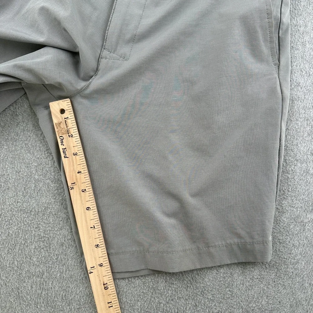 Banana Republic Shorts Mens 34 Gray Core Temp Performance Chino